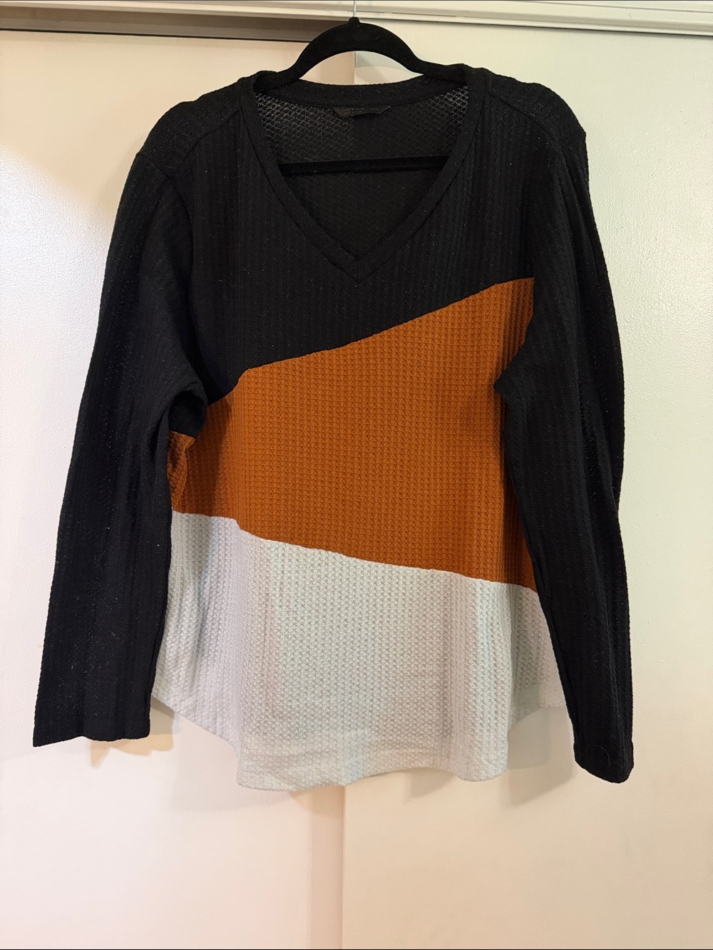 SHEIN Black, Rust, and White Colorblock V-Neck Long Sleeve Top